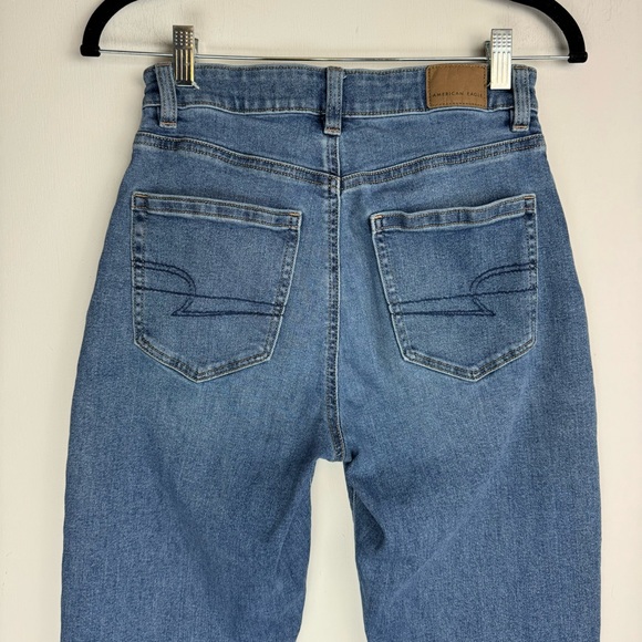 American Eagle Mom Jeans Sz 2 Medium Wash Solid Stretch High Rise - Picture 7 of 12